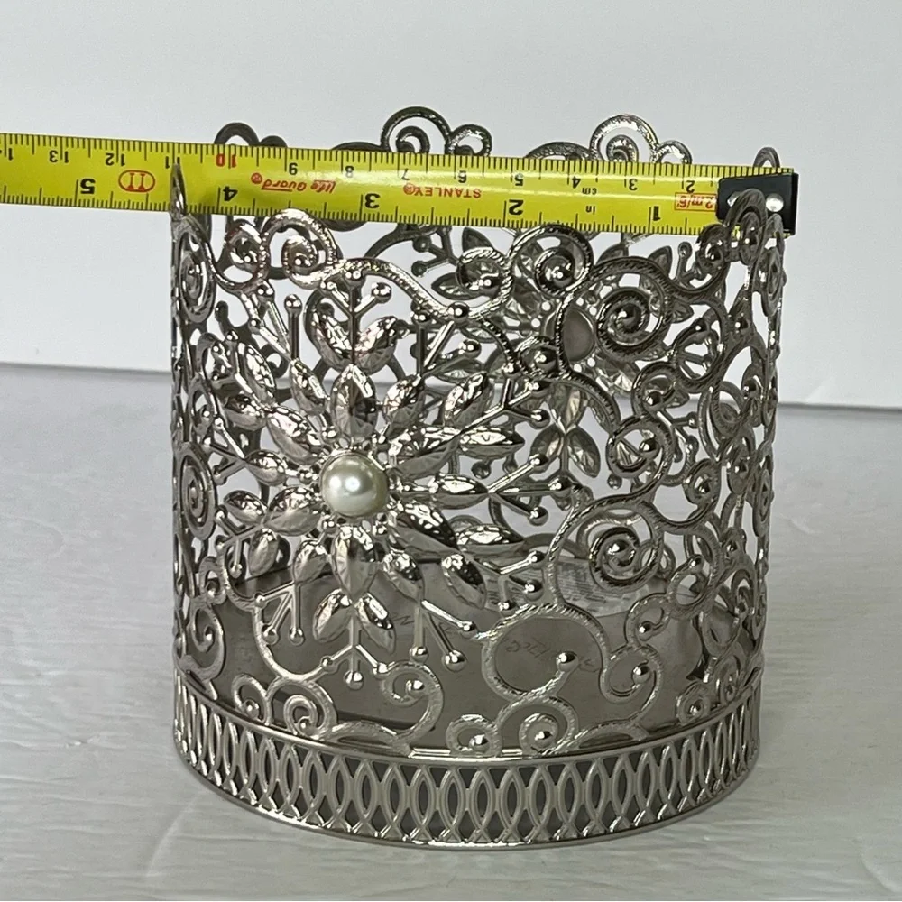 BATH & BODY WORKS SNOWFLAKE SWIRL PEARL LARGE 3 WICK CANDLE HOLDER Holiday - Picture 6 of 6